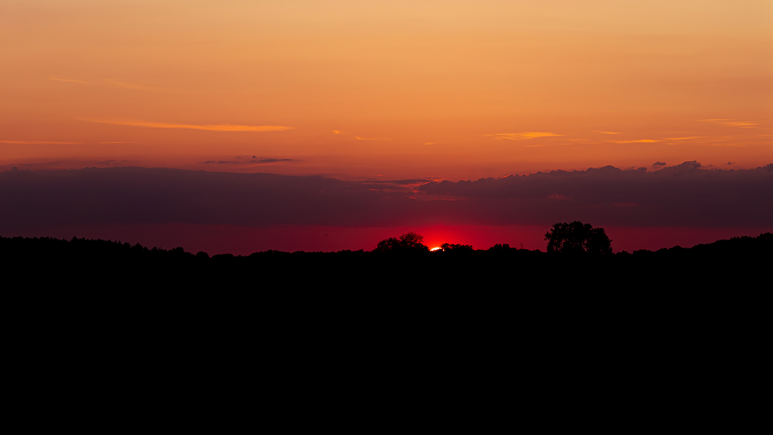 Photo de randonnée dans les Pyrénées, sur le chemin en direction du col des Sarradets. Vue sur le Pic de la Pahule et le Mont Mourgat.